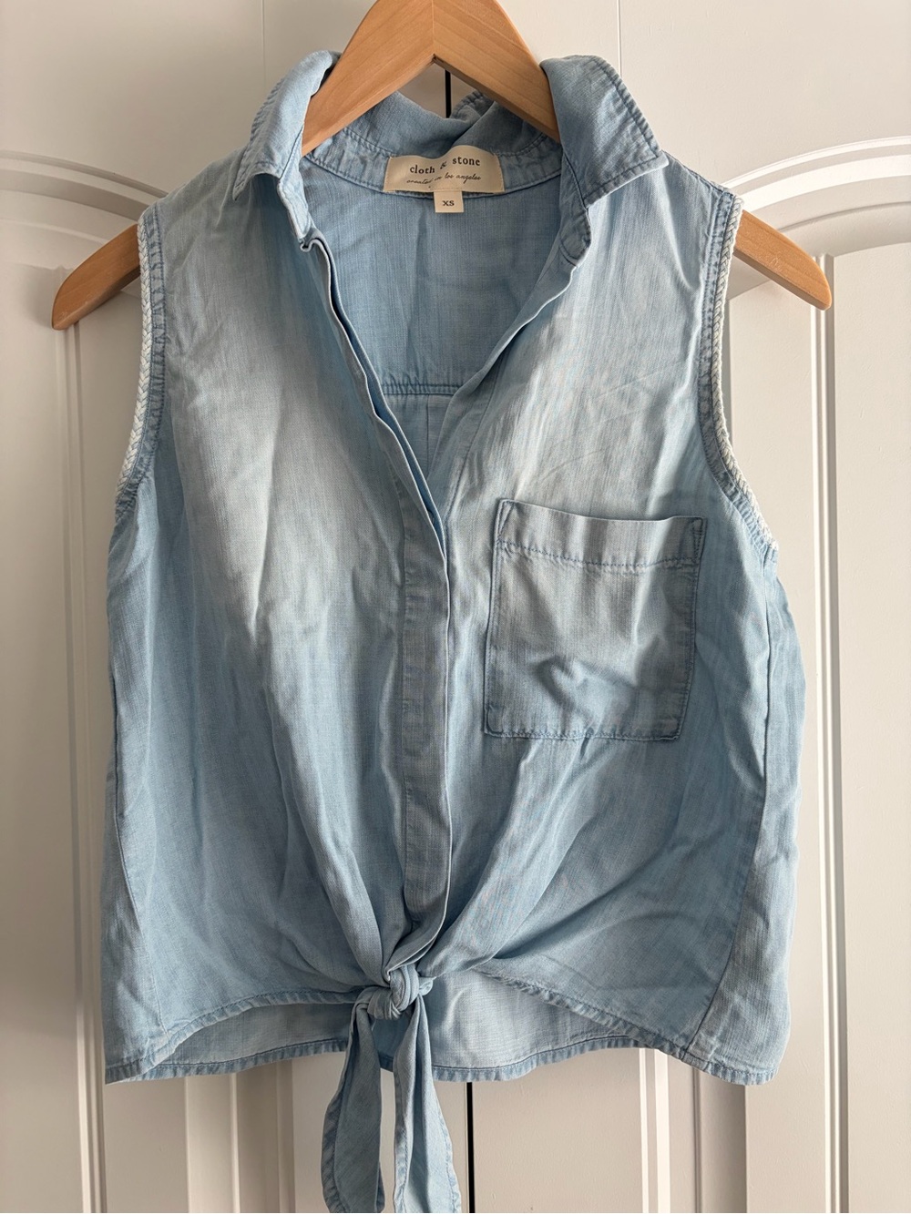Cloth & Stone Anthropologie NWOT Tank Top Chambray Tencel Tie Front Button Up XS